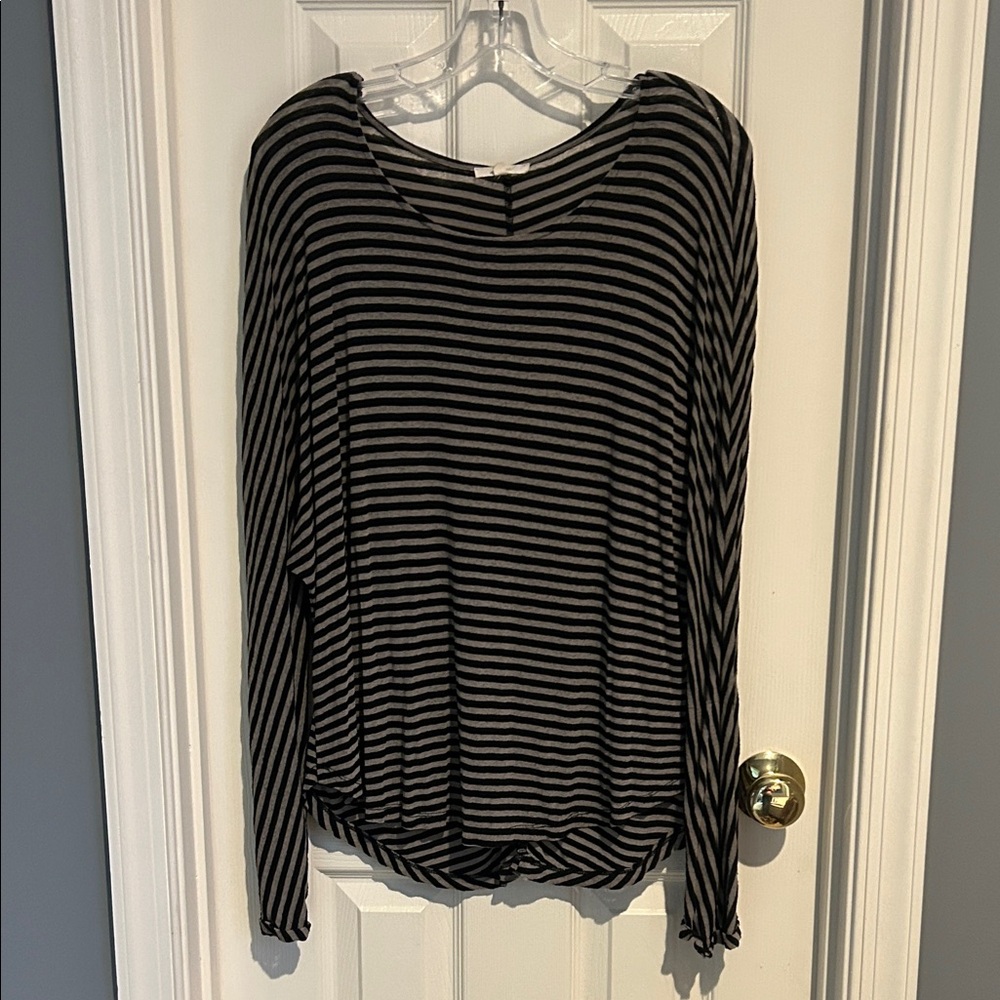 ⚜️ Mystree Black and Gray Striped Long Sleeve Top